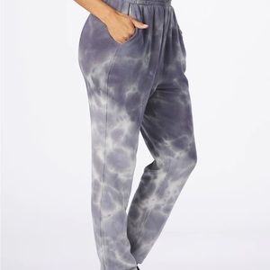 NWT Powder Jogger: Indigo Ombre Size small